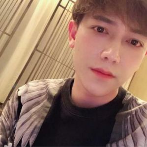 揭秘网红陈三废的真实身份：为何他能迅速走红？