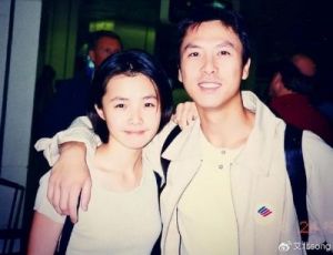 甄子丹为妻子汪诗诗庆生，家庭聚会温馨瞬间曝光