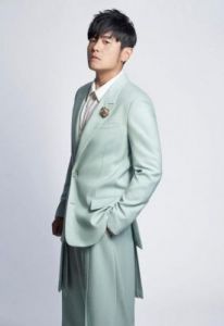 周杰伦：从歌坛天王到商业帝国掌舵人，精彩人生找出