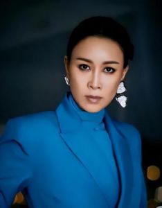 那英人气骤降，粉丝反感：华语乐坛“大姐大”何以“凉凉”？